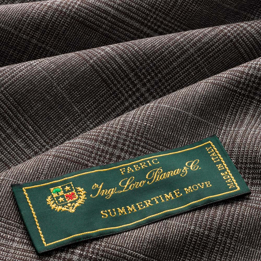 The fabric determines the silhouette